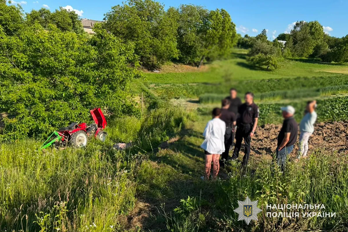 У селі Бутки перекинувся трактор ХТ-244