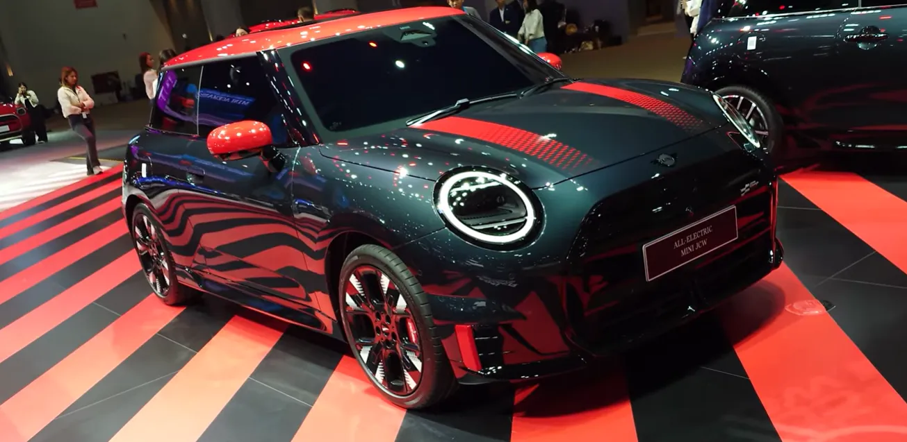 Mini JCW Electric.