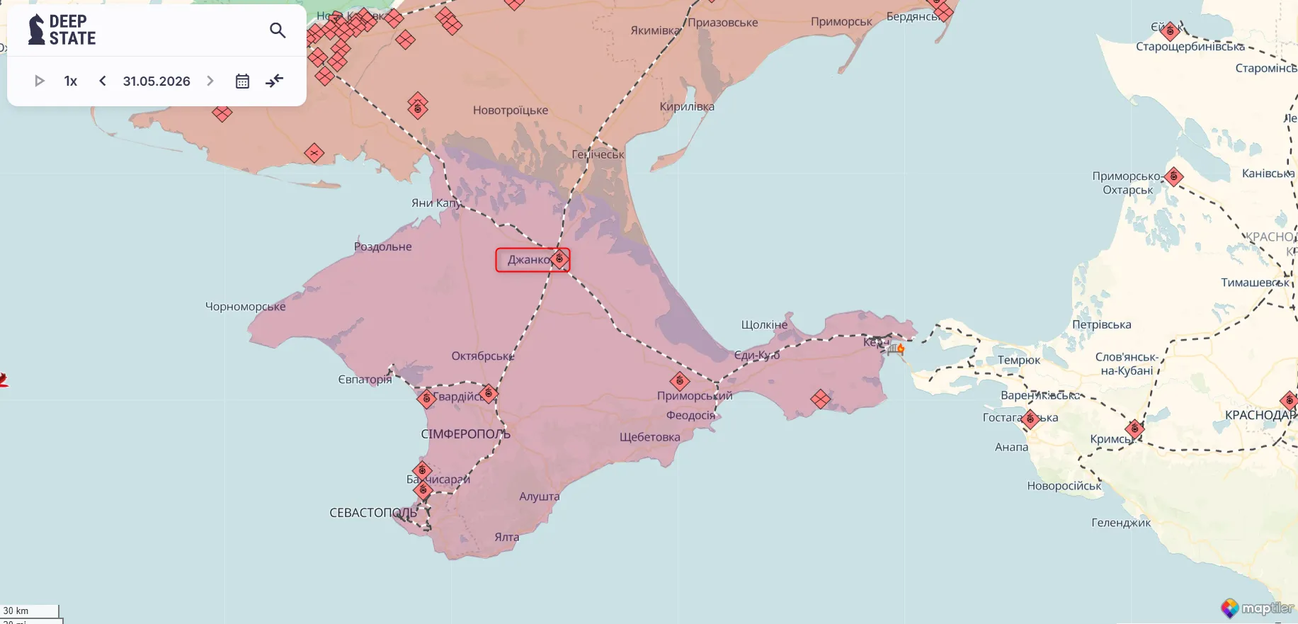 Под удар мог попасть военный эшелон РФ: в оккупированном Джанкое прогремели взрывы, произошел пожар. Видео