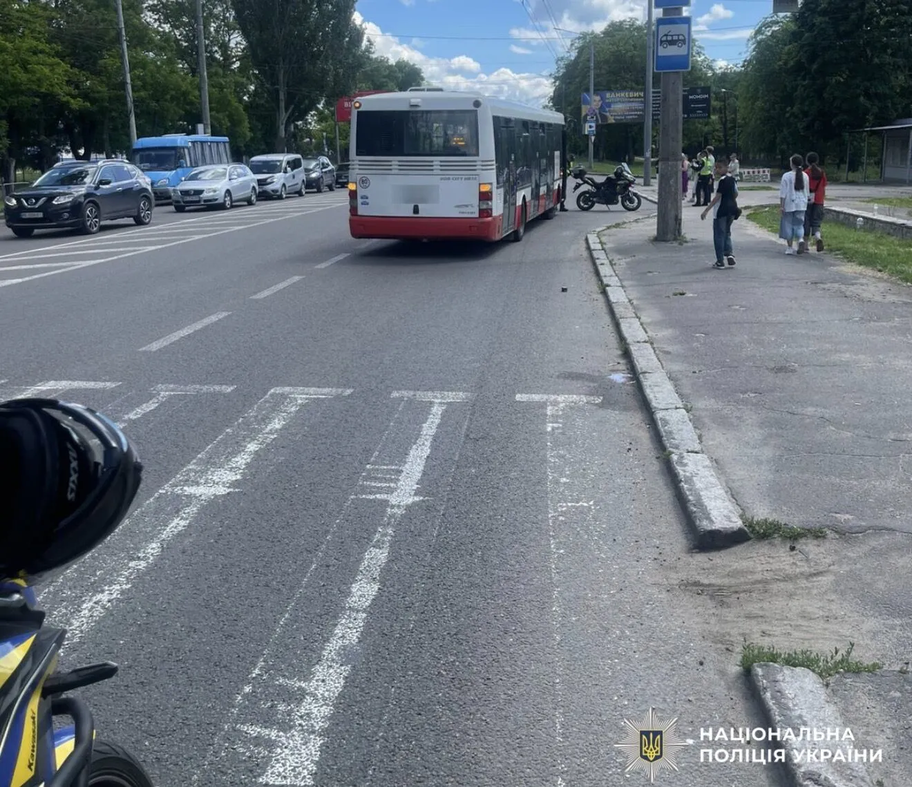 В Николаеве автобус сбил женщину на пешеходном переходе: пострадавшая скончалась в больнице. Фото