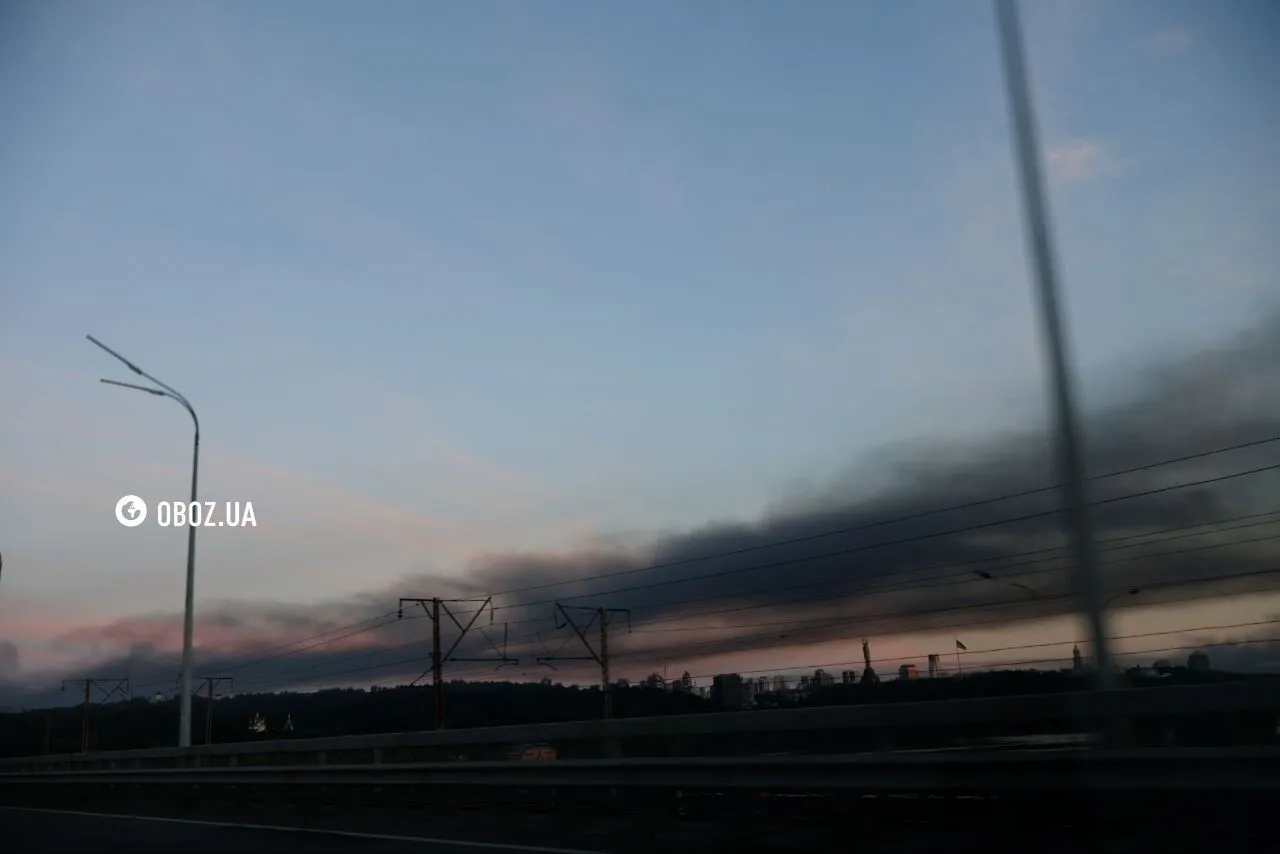 Над Киевом поднялся черный дым после российской атаки. Фото и видео