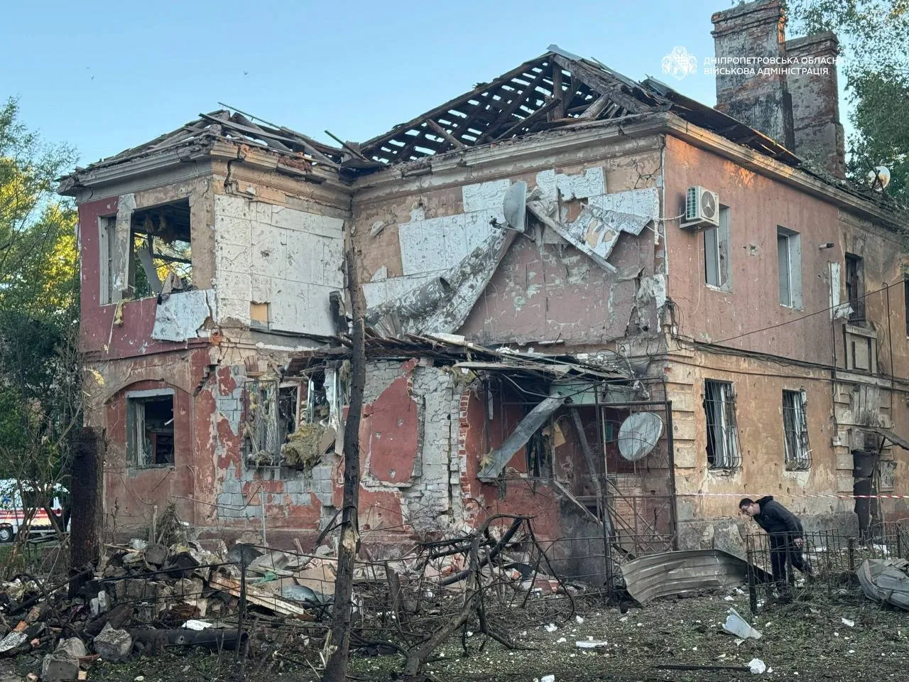 РФ атакувала Дніпро: 16 людей загинули, 42 поранені, серед жертв – діти. Фото та відео