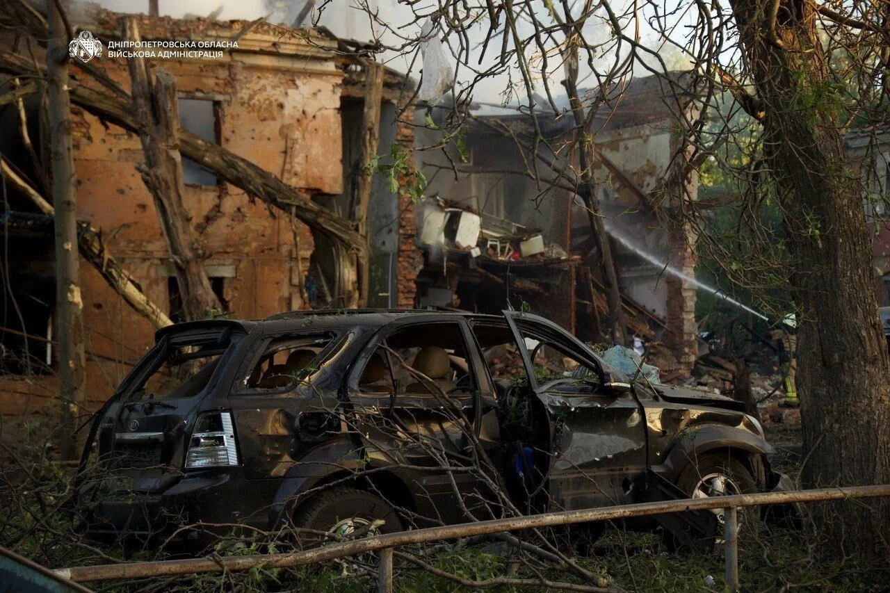 РФ атакувала Дніпро: 16 людей загинули, 42 поранені, серед жертв – діти. Фото та відео