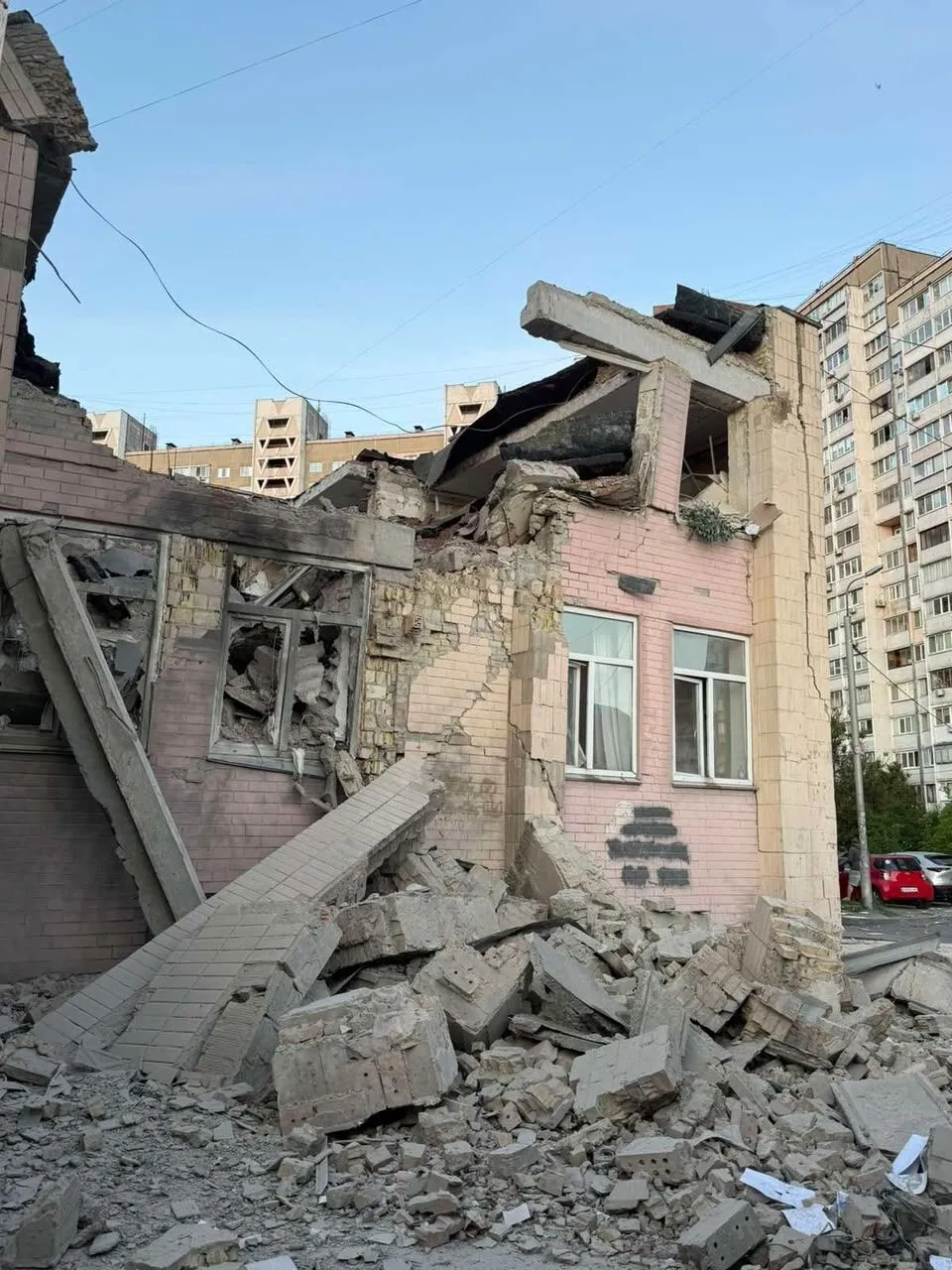 Разрушены медицинские учреждения в Киеве.