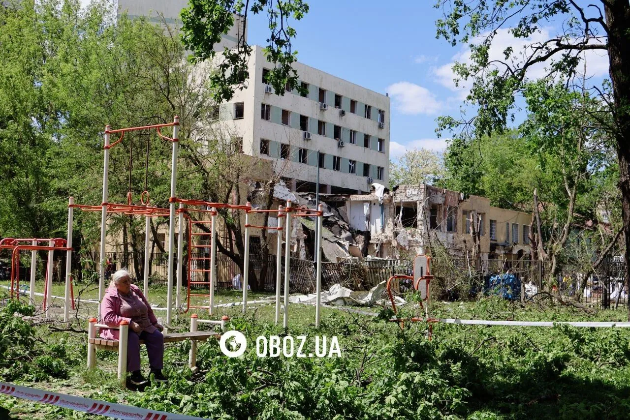 Дыры в стене, крыше и поврежденные дома: последствия атаки РФ в Святошинском районе Киева. Фото и видео