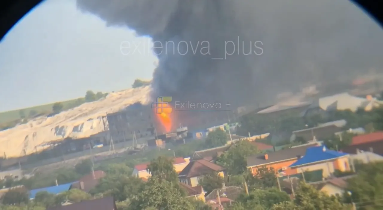 Под ударом был завод: в Белгородской области после взрывов произошел пожар, поднялся дым. Фото и видео