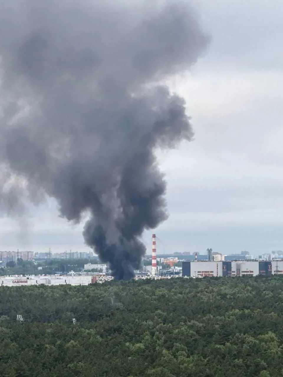 Дым в Москве после атаки украинских дронов.