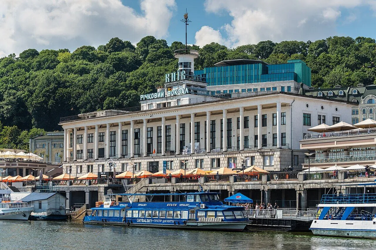 Київський річковий вокзал. Сучасне фото.