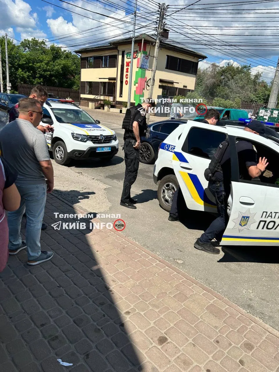 Нарушителя задержали полицейские.