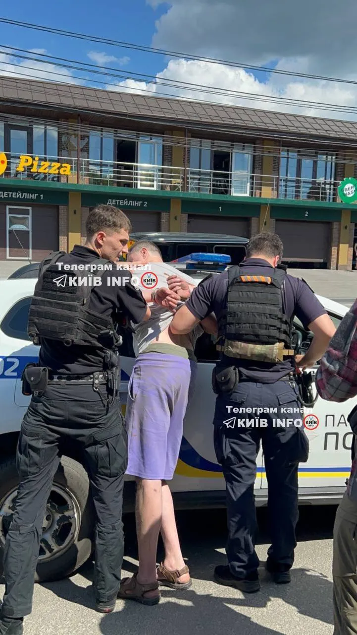 Нарушителя задержали полицейские.