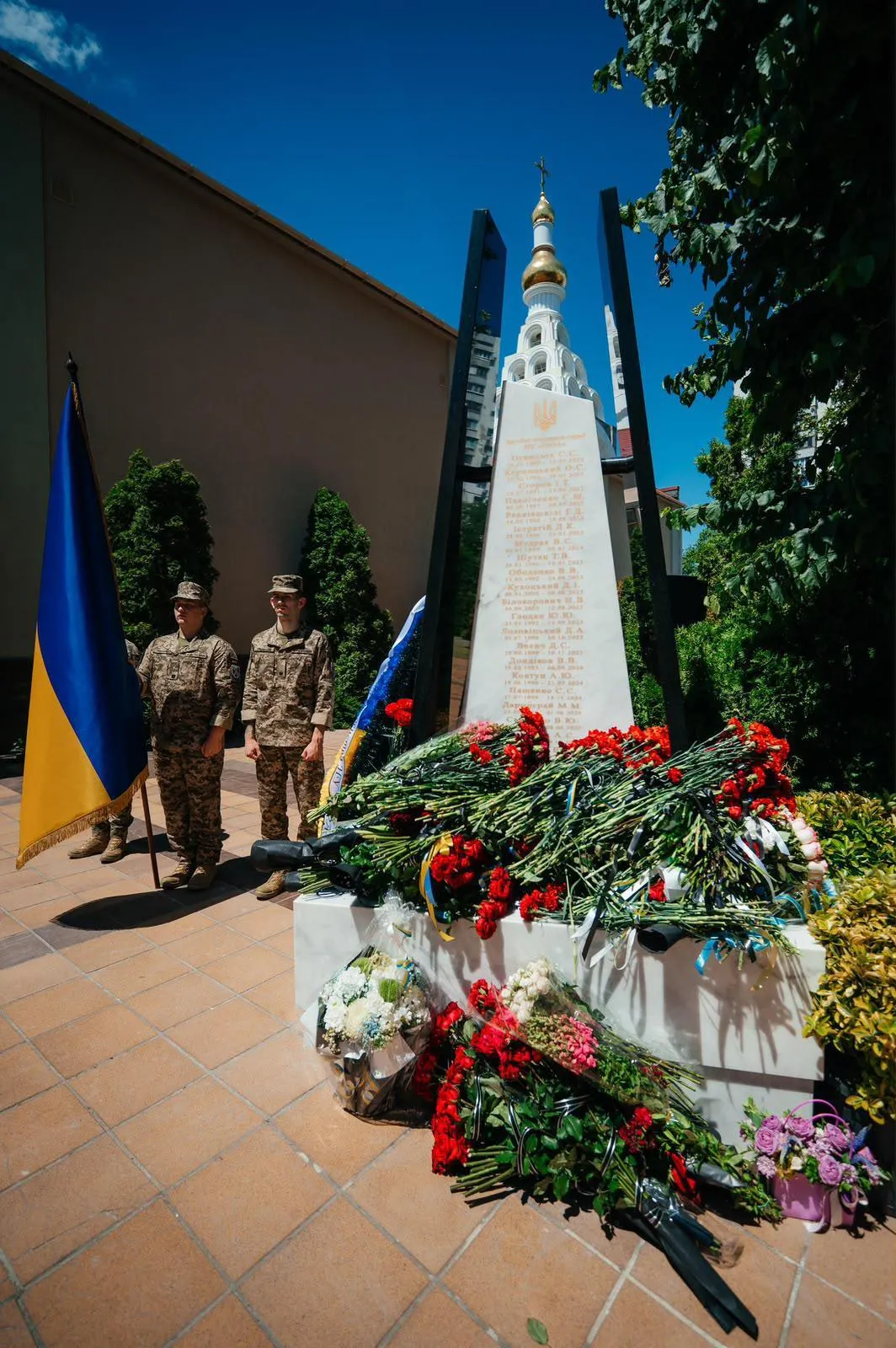 Навічно закарбовані імена: в Одесі з'явився найбільший монумент на честь полеглих воїнів-студентів