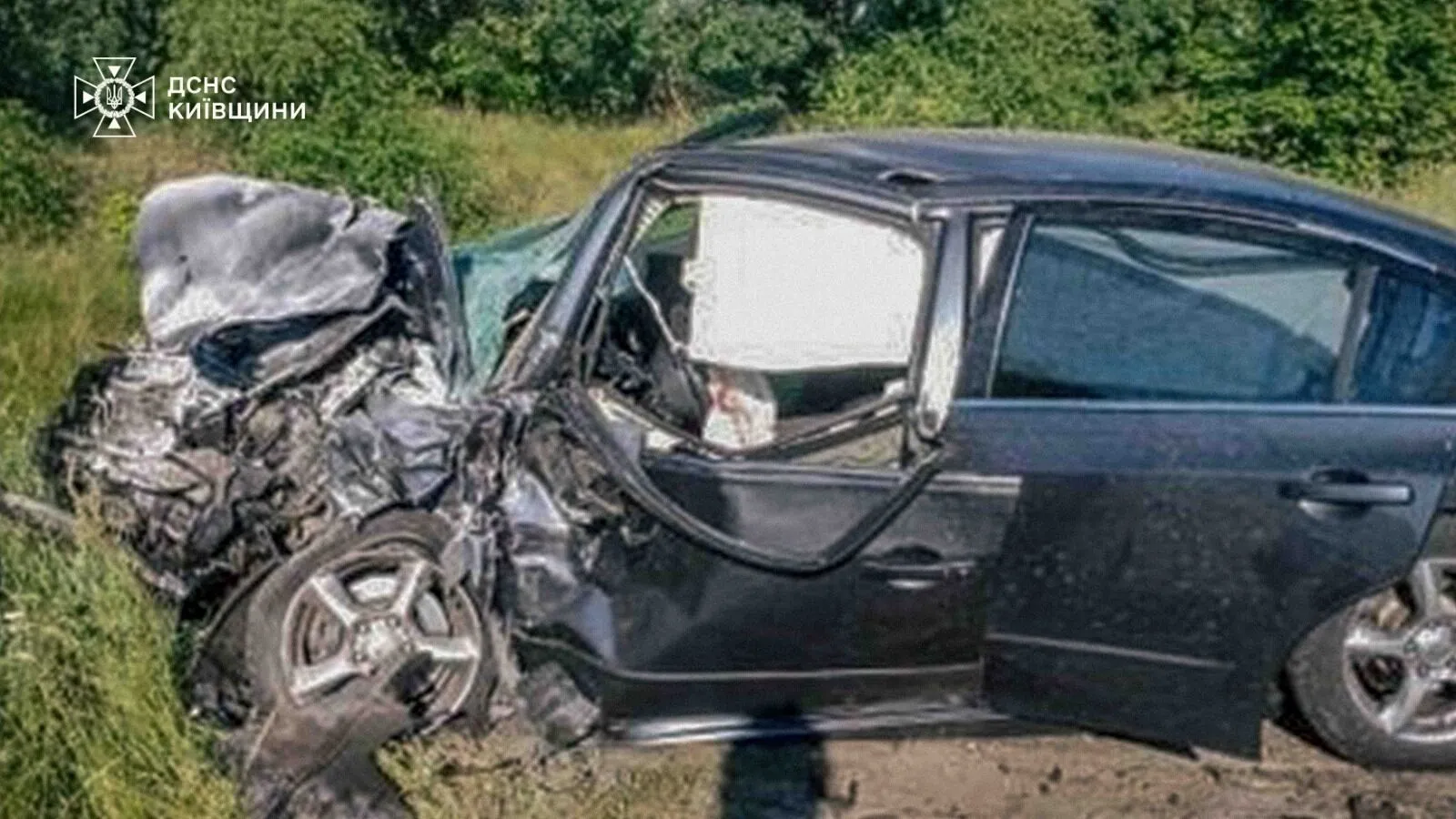 В результате аварии три человека получили травмы.