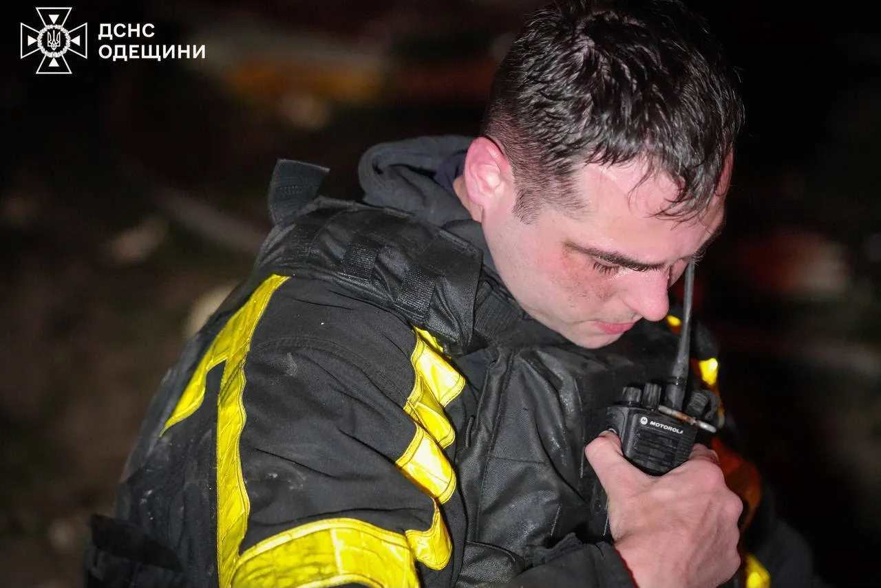Рятувальники Одещини на місці ворожого ракетного удару