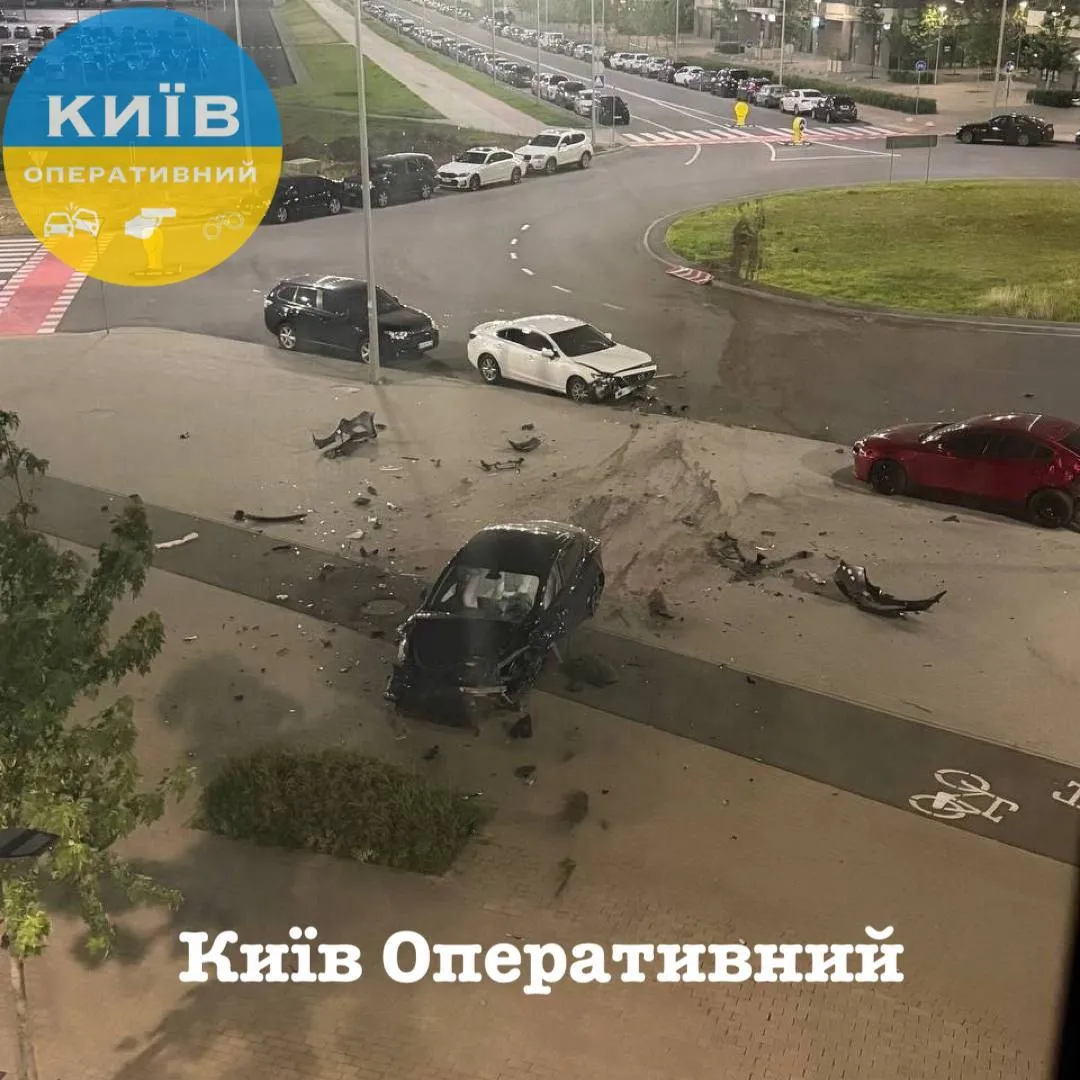 У Києві п’яний підліток за кермом Tesla влаштував масову ДТП.