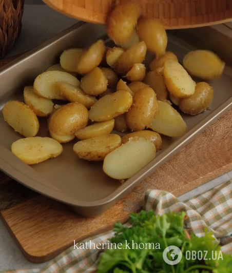 Самый вкусный запеченный картофель: подавайте с йогуртовым соусом
