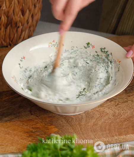 Самый вкусный запеченный картофель: подавайте с йогуртовым соусом