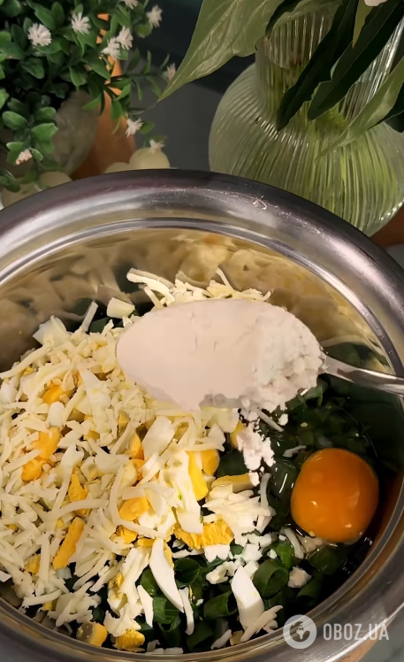 Ленивые пирожки с луком, яйцами и сыром: их можно быстро приготовить на обед