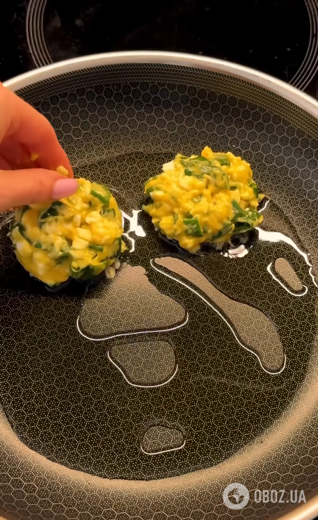 Ленивые пирожки с луком, яйцами и сыром: их можно быстро приготовить на обед