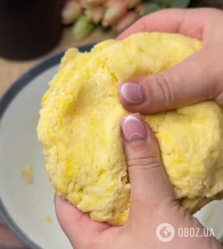 Вкусный пирог с творогом и клубникой к чаю: готовится за считанные минуты