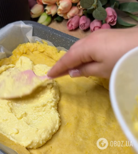 Вкусный пирог с творогом и клубникой к чаю: готовится за считанные минуты