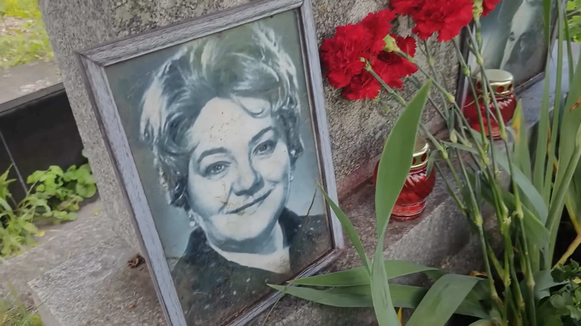Який вигляд має могила Копержинської