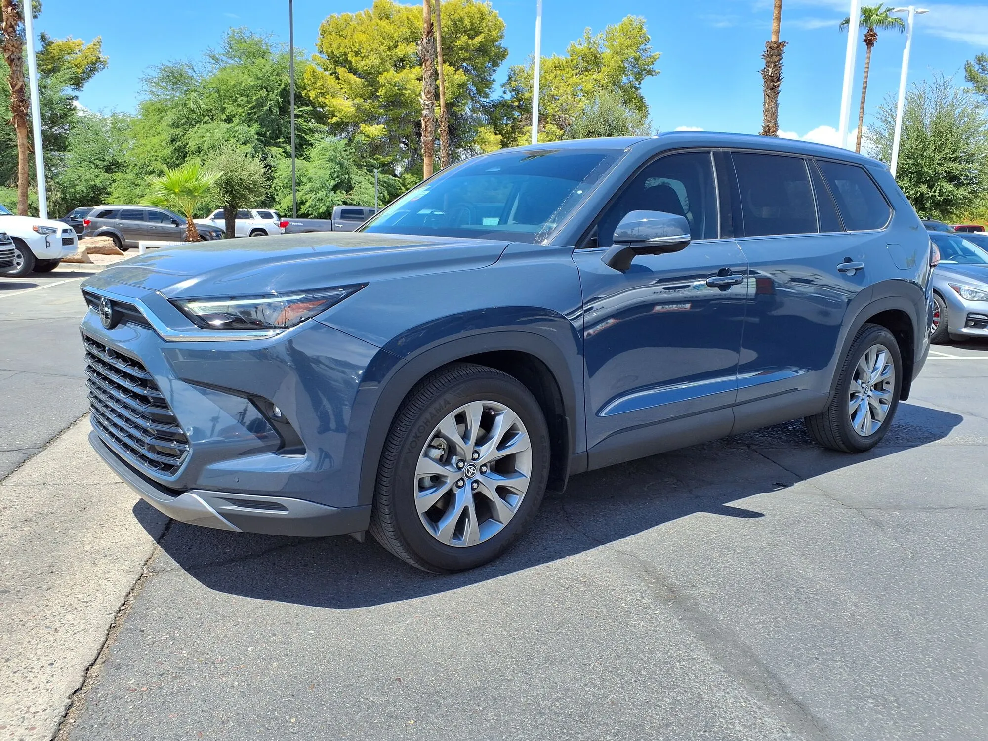 Toyota Grand Highlander.