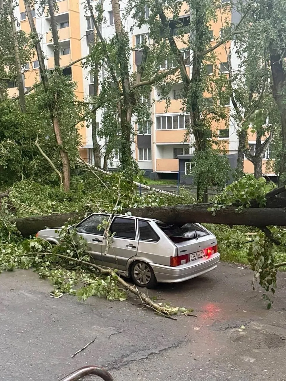 Последствия торнадо в Сверловской области.