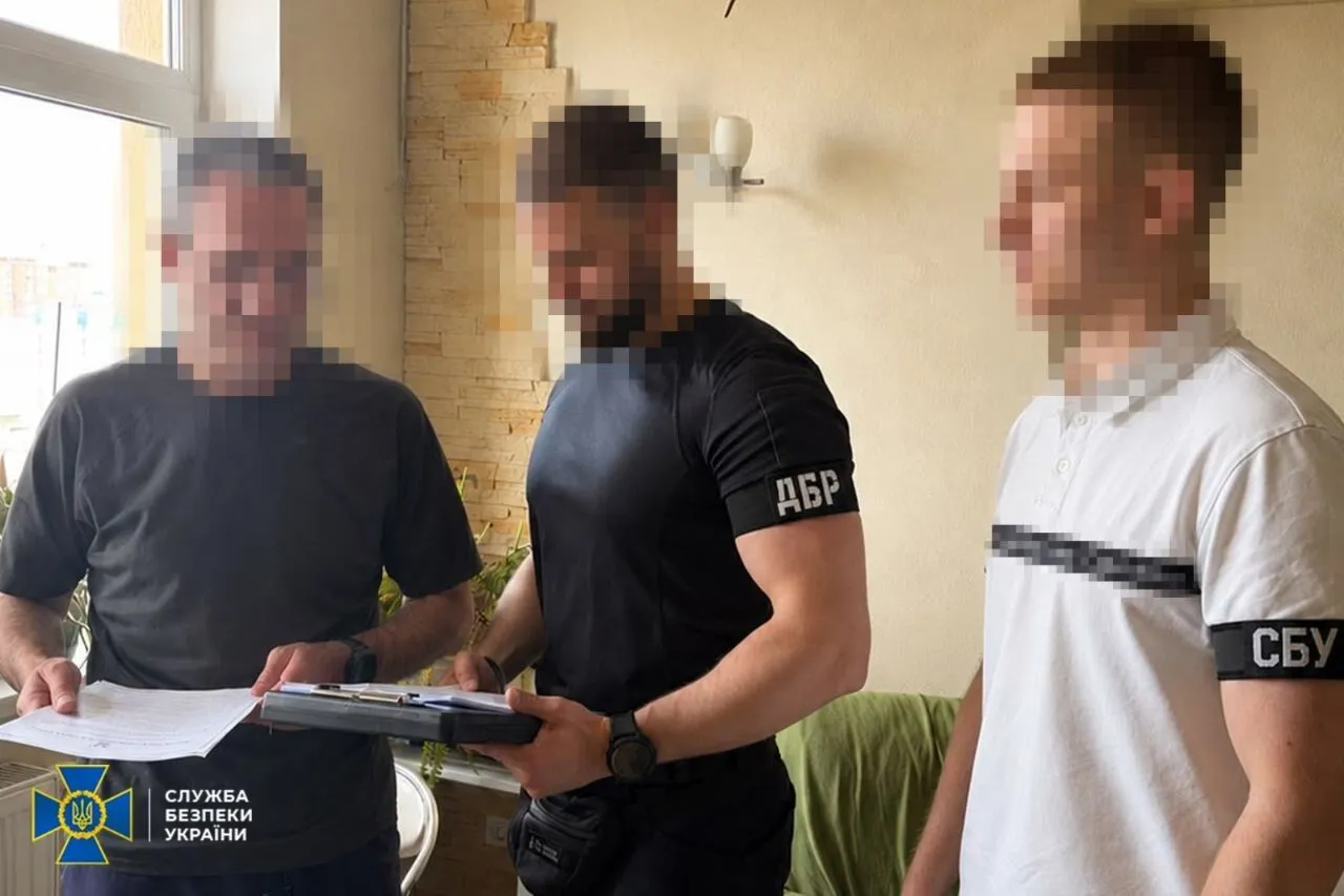 О подозрении также сообщено другим фигурантам дела.