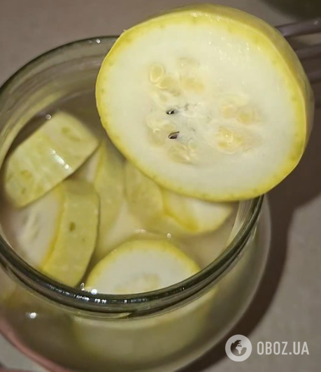 Как вкусно замариновать кабачки: рецепт с листьями вишни, укропом и чесноком