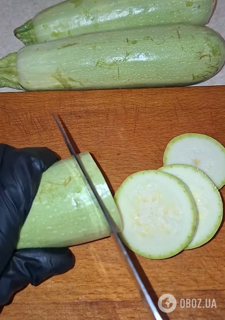 Как вкусно замариновать кабачки: рецепт с листьями вишни, укропом и чесноком