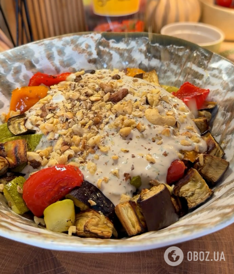 Оригинальный летний салат из запеченных овощей: чем  вкусно заправить