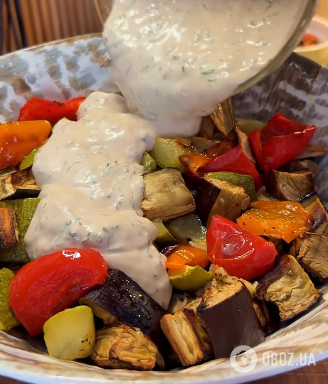 Оригинальный летний салат из запеченных овощей: чем  вкусно заправить