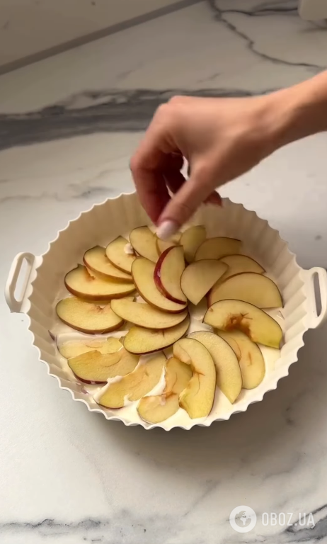 Нежная шарлотка, которая просто тает во рту: как приготовить