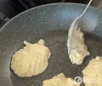 Пышные яблочные оладьи, которые на вкус как "Шарлотка": делимся простым рецептом