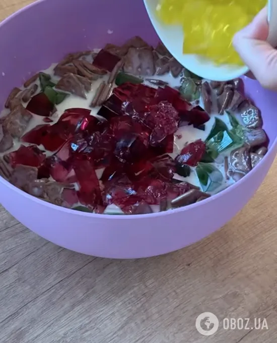 Вкусный летний десерт "Битое стекло": выпекать и готовить тесто не нужно