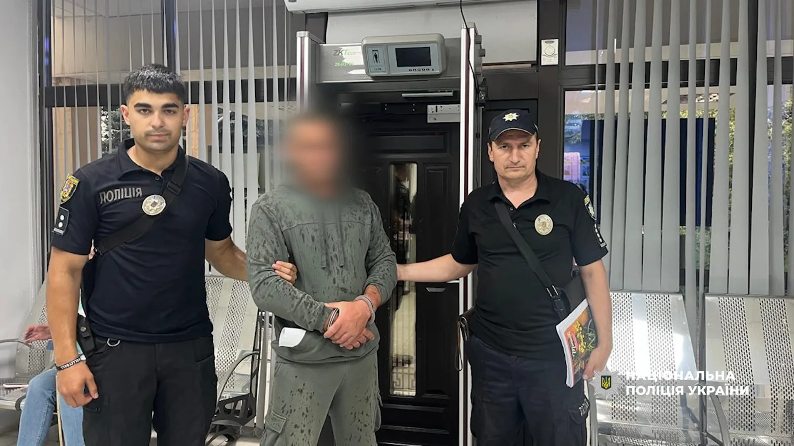 Мужчина стрелял в подростков, ранена девушка.