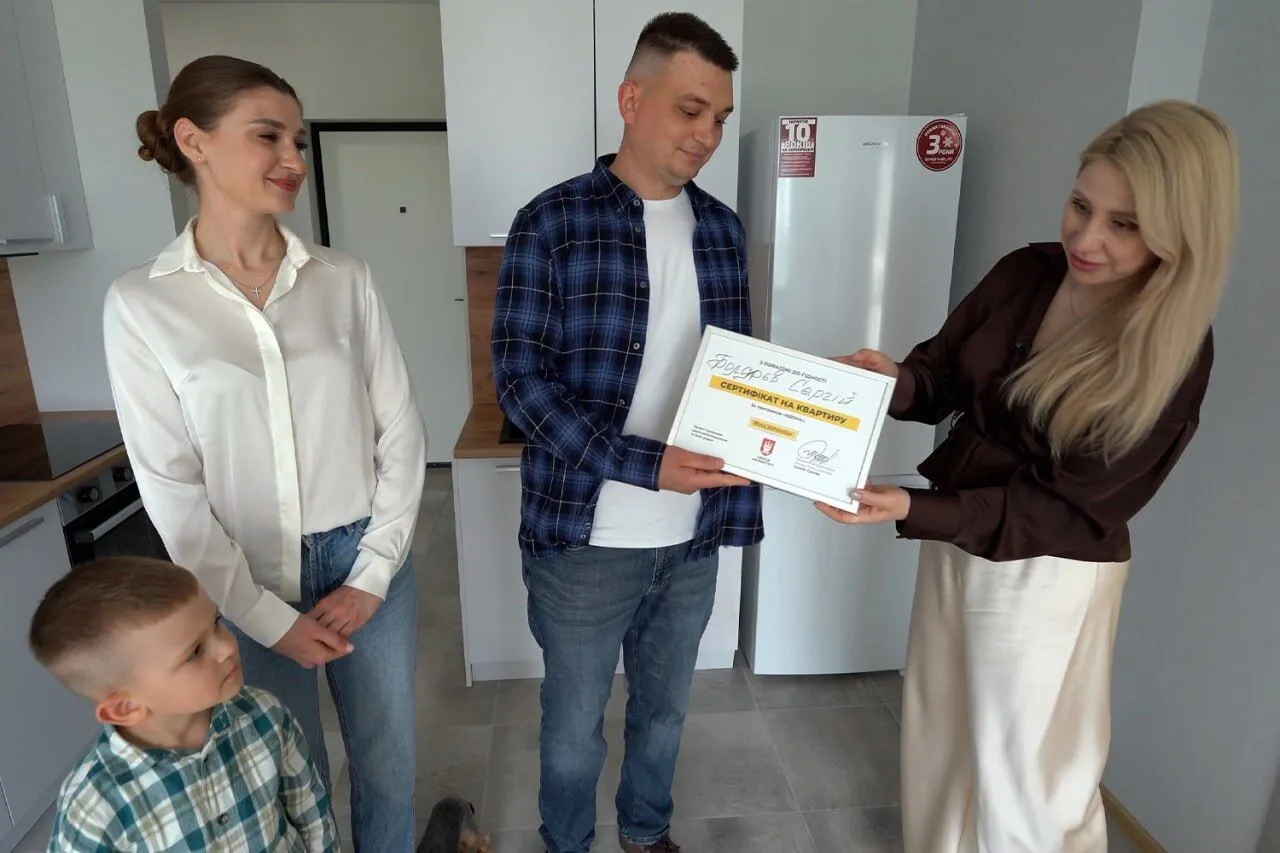 Захисник Маріуполя отримав квартиру від Фонду Ріната Ахметова