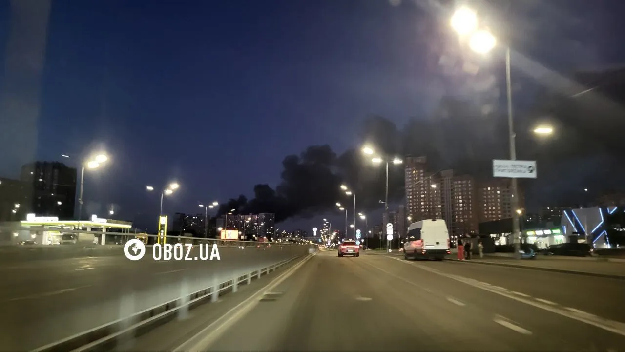 Дим у небі над столицею.