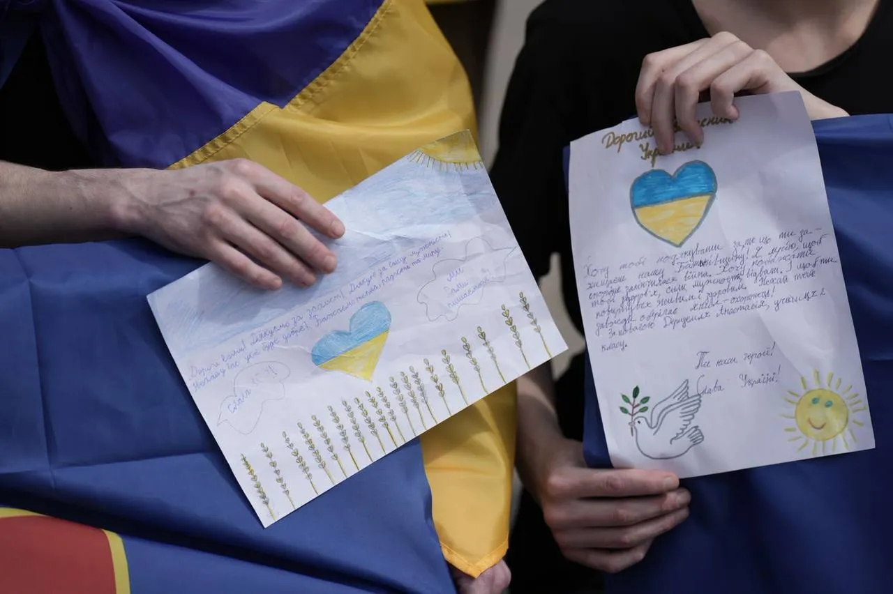 Малюнки дітей.