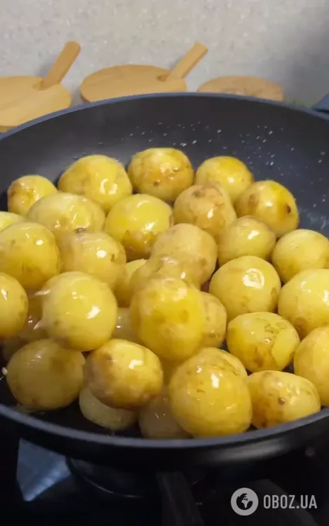 Как вкусно приготовить молодой картофель: рецепт на сковороде