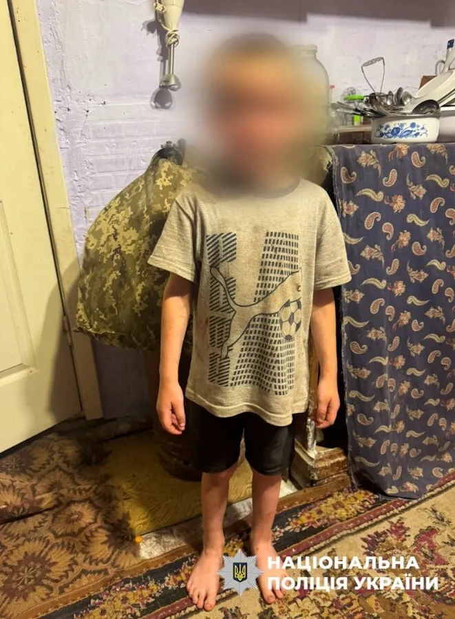 5-летнего мальчика изводила мать.