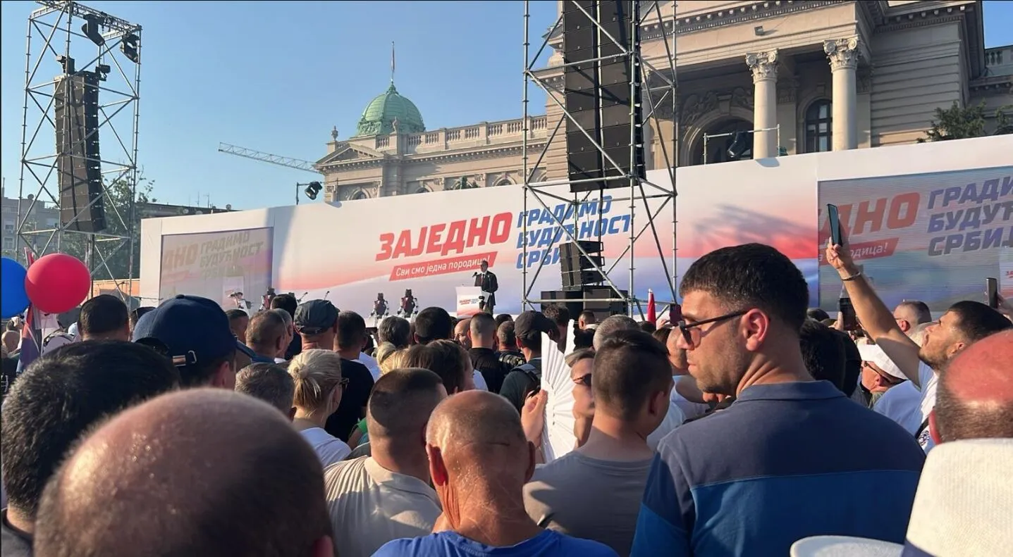 Вучич на митинге в Белграде, 27 июня