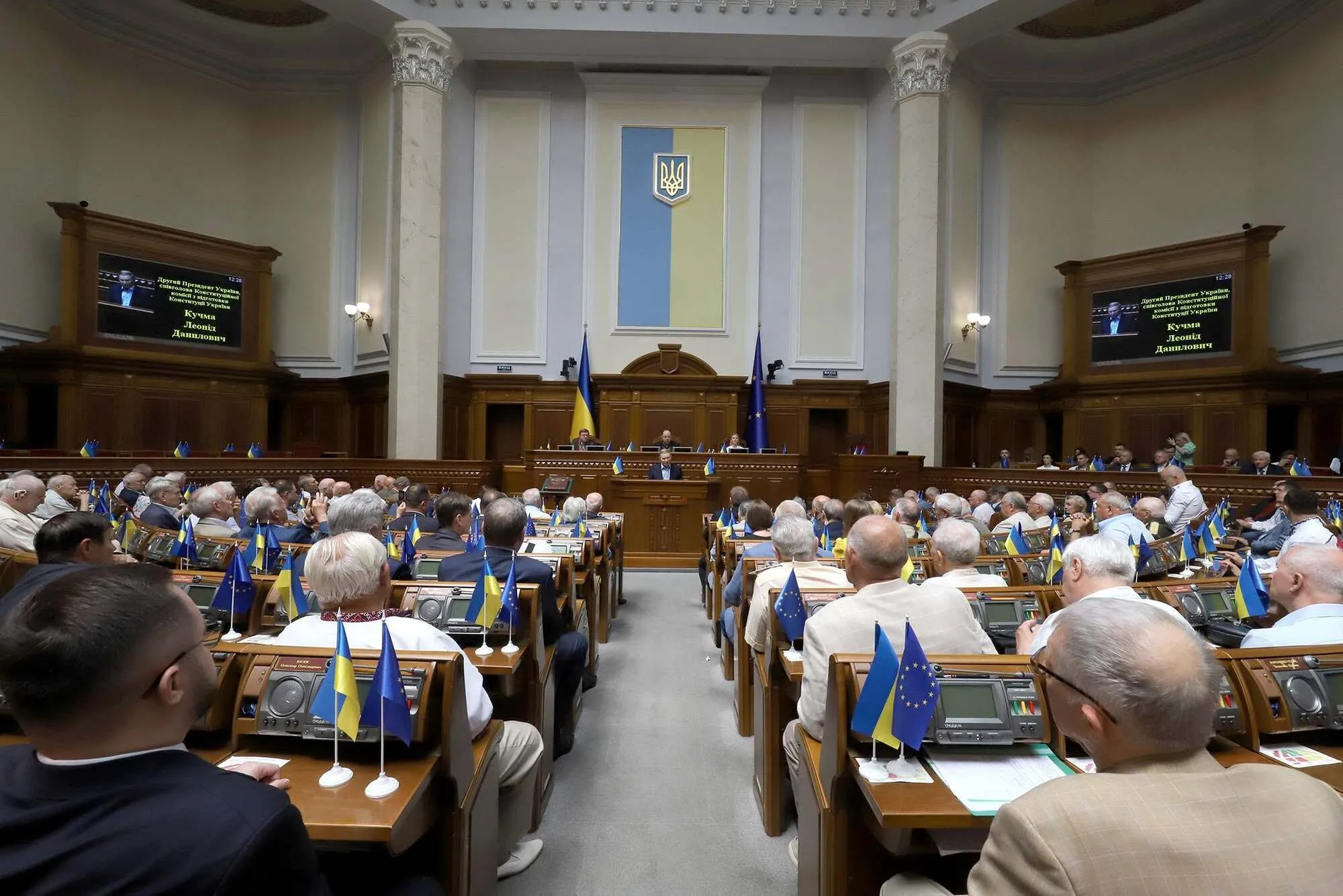 Леонид Кучма получил награду имени Левка Лукьяненко