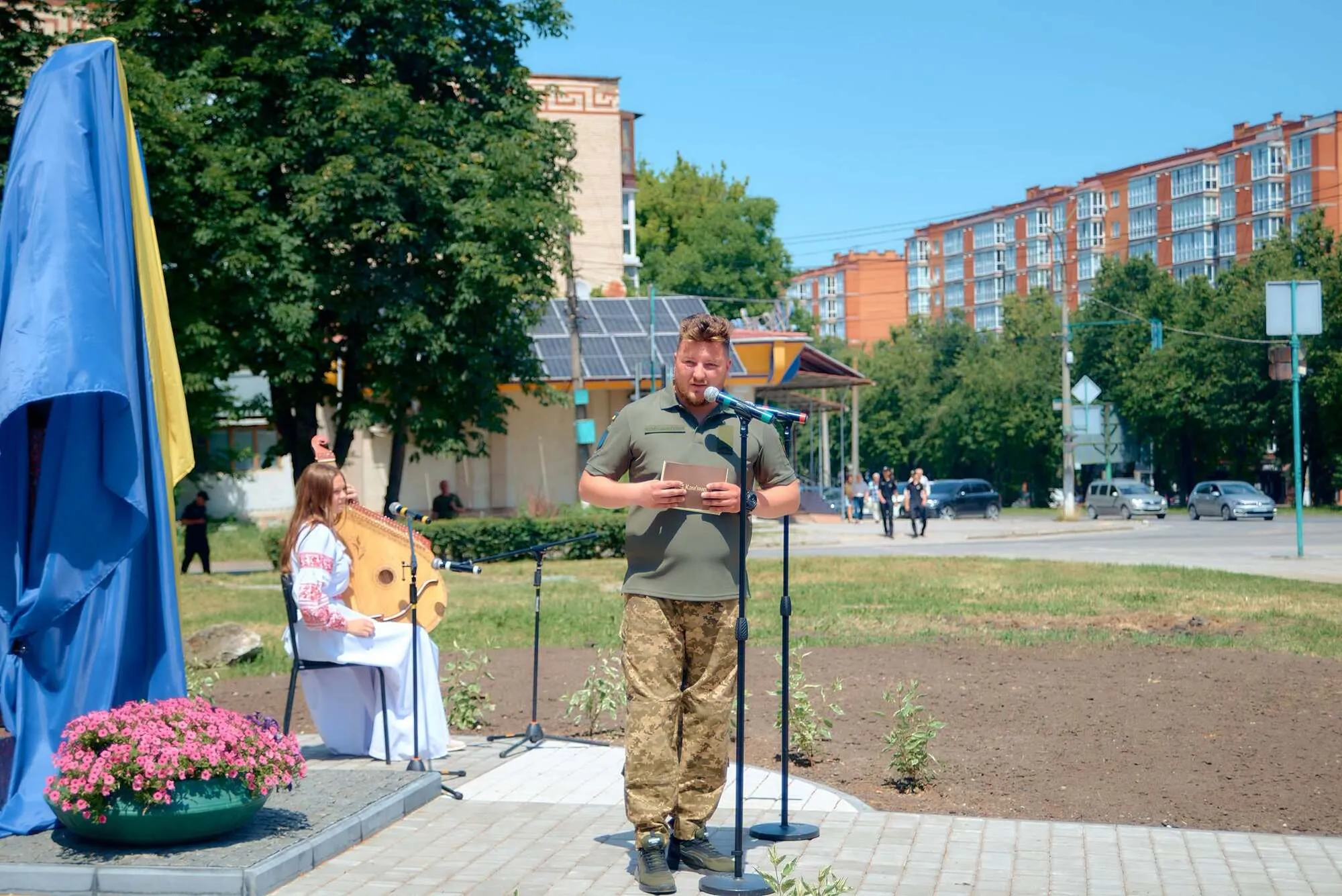 Открытие памятника в Каменце-Подольском
