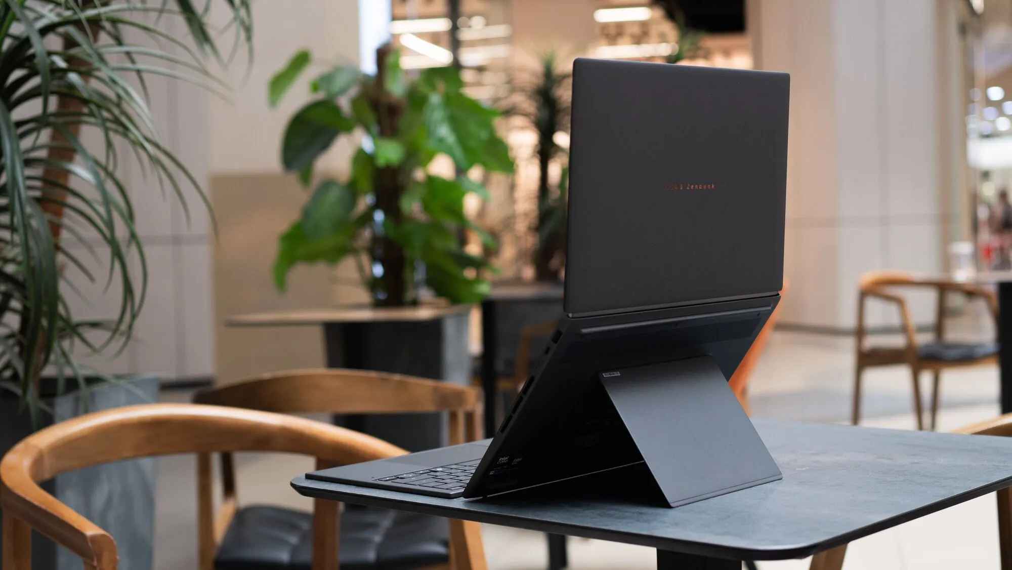Вес Zenbook DUO (UX8407) – 1,6 кг