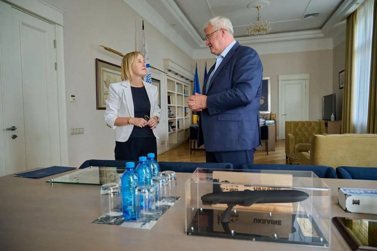 Тимчасово повірена у справах США Джулі Девіс завершила дипмісію в Україні