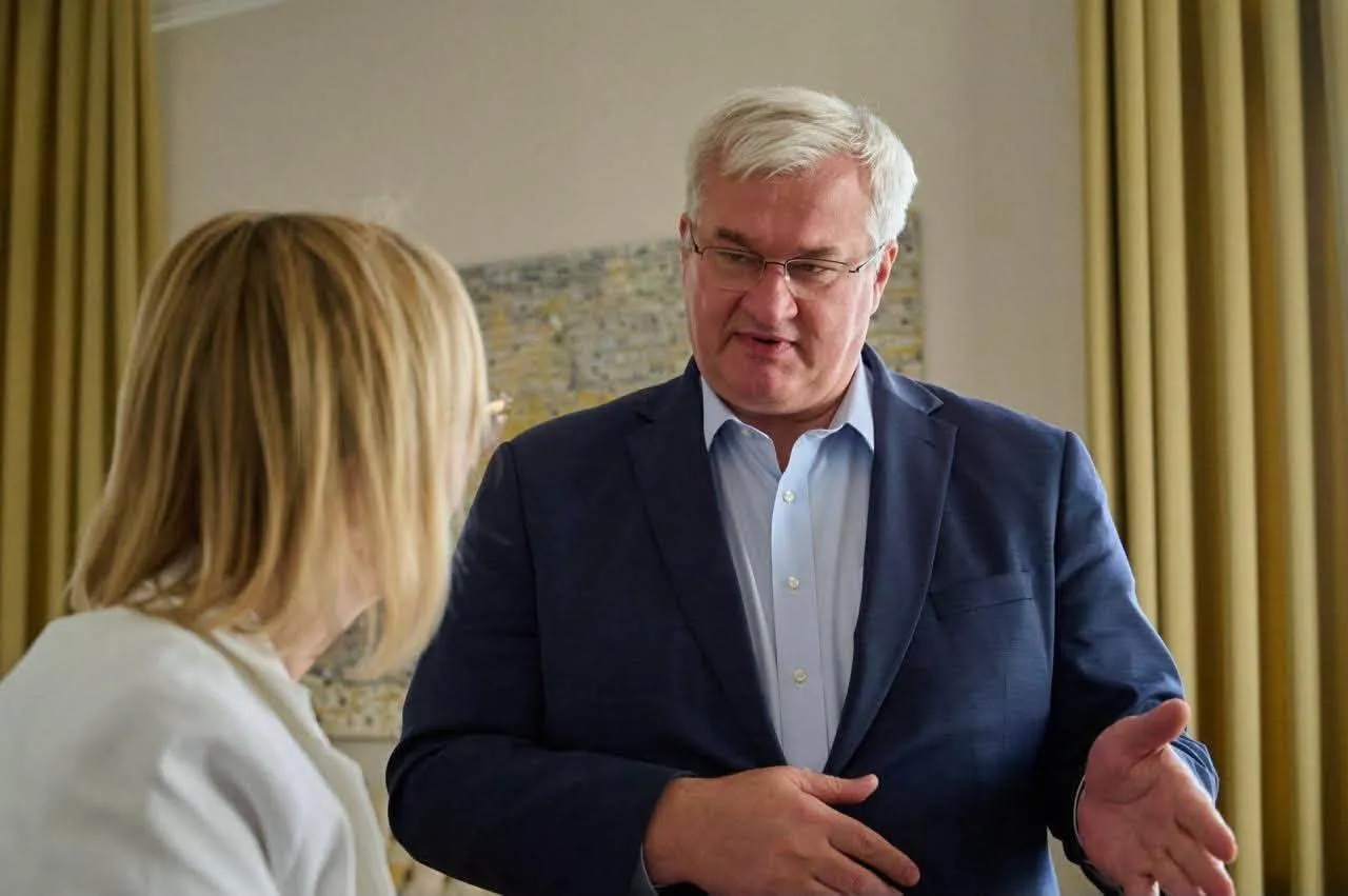 Тимчасово повірена у справах США Джулі Девіс завершила дипмісію в Україні