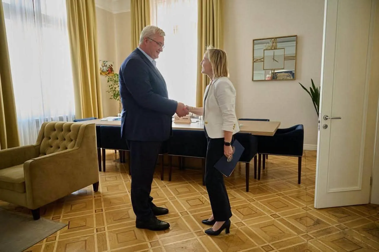 Тимчасово повірена у справах США Джулі Девіс завершила дипмісію в Україні