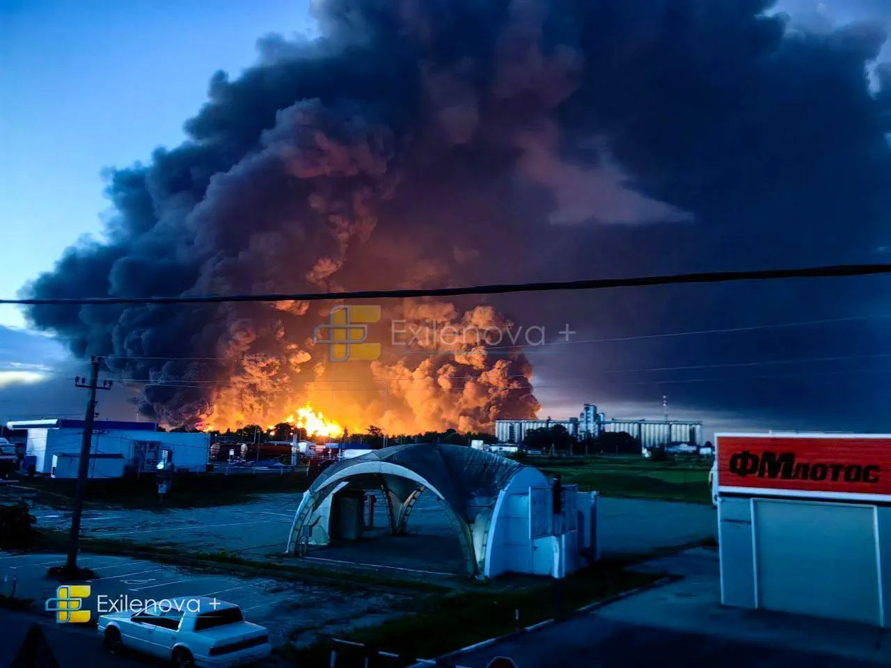 На объекте зафиксированы пожары в нескольких местах.