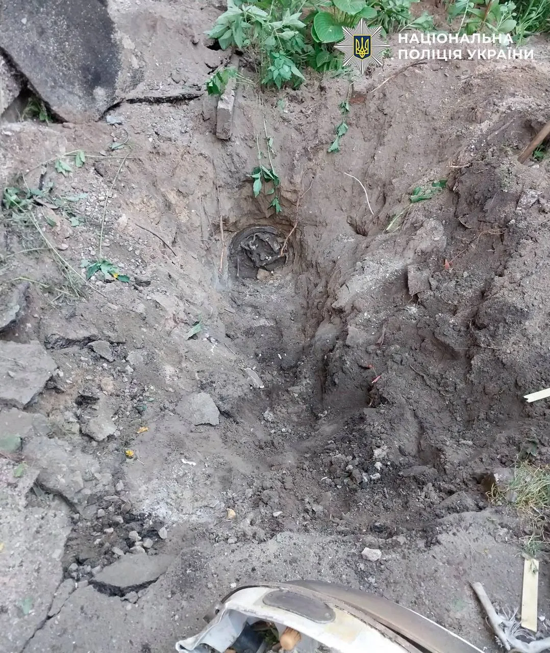 В Киеве часть ракеты упала рядом с многоквартирным домом.